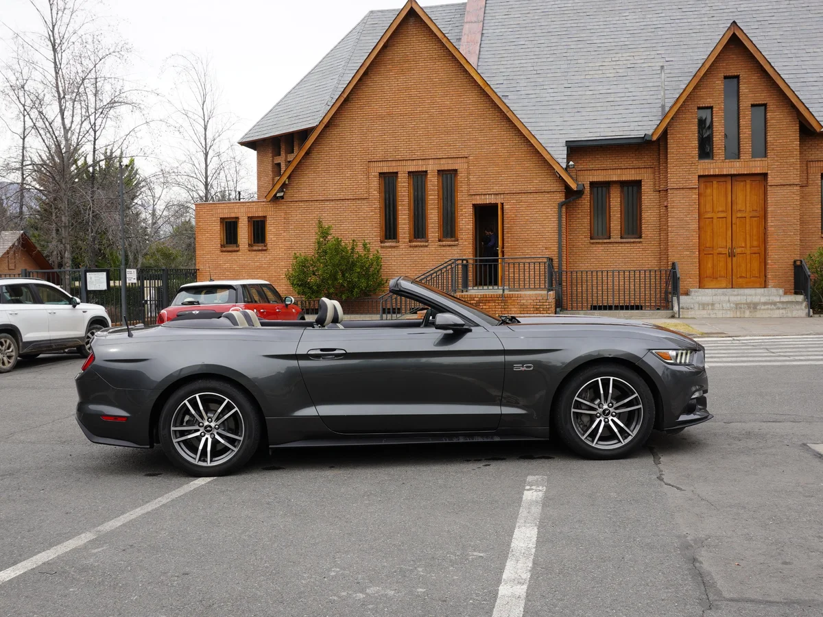 Ford Mustang 5.0 GT Cabrio Año 2016 miniatura 4