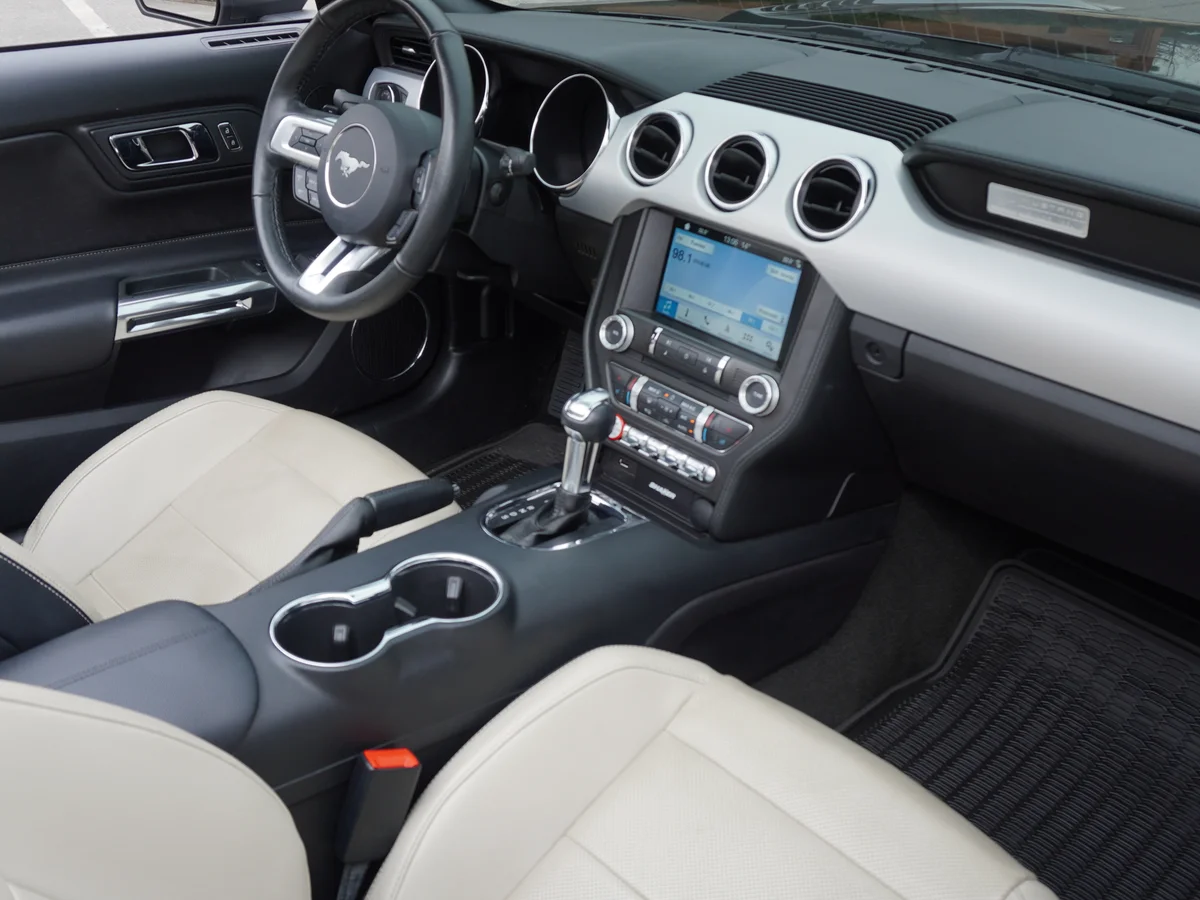 Ford Mustang 5.0 GT Cabrio Año 2016 miniatura 21