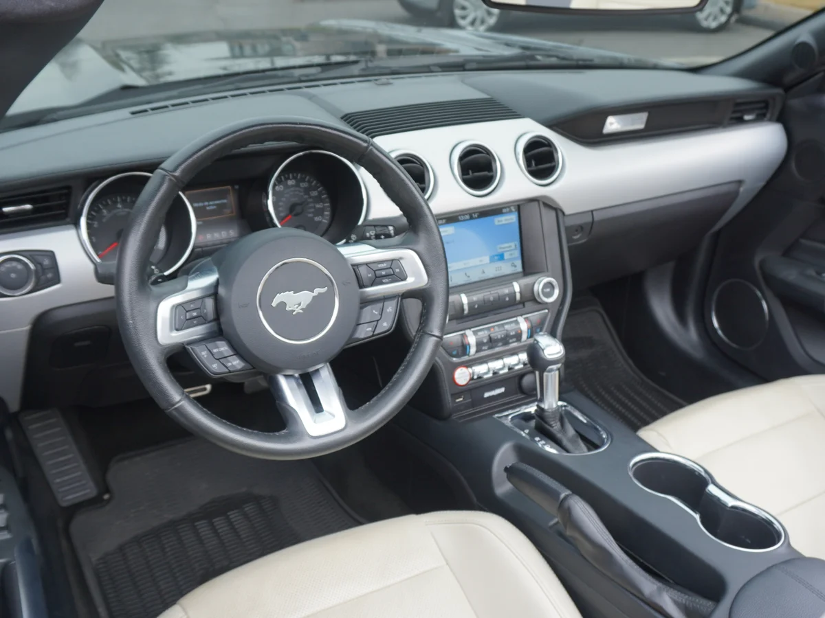 Ford Mustang 5.0 GT Cabrio Año 2016 miniatura 23
