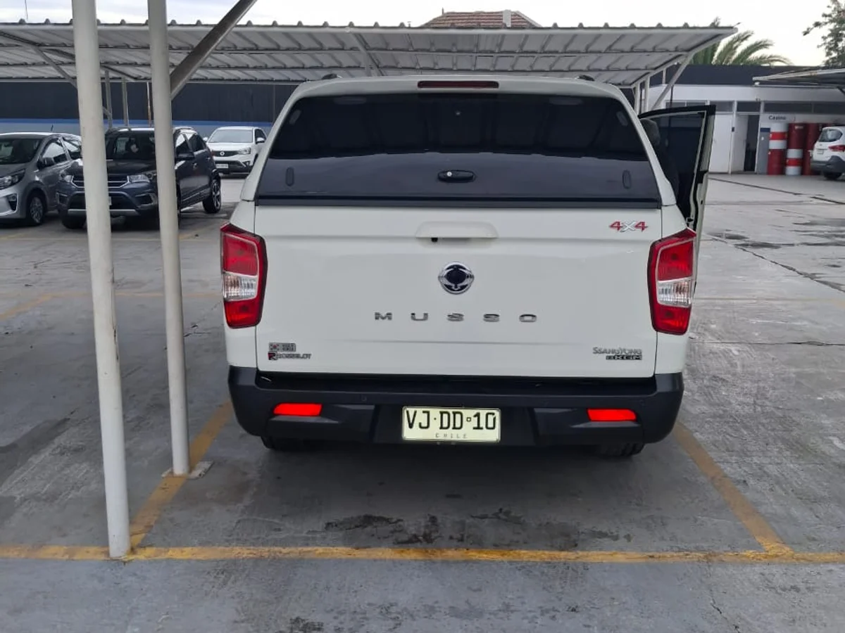 SSANGYONG Musso 2.2 TD LIMITED PLUS DIESEL 2WD AT6 2025 - Miniatura 2
