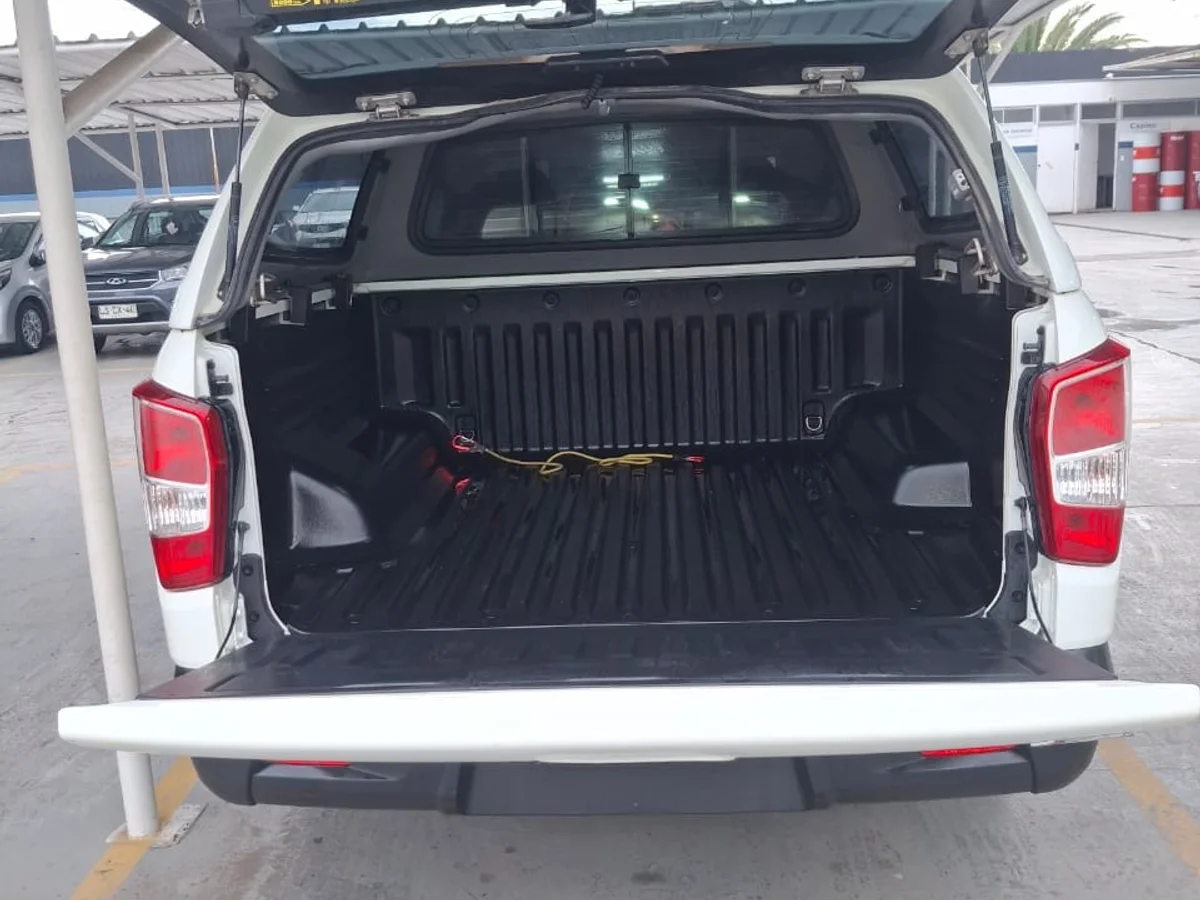 SSANGYONG Musso 2.2 TD LIMITED PLUS DIESEL 2WD AT6 2025 - Miniatura 3