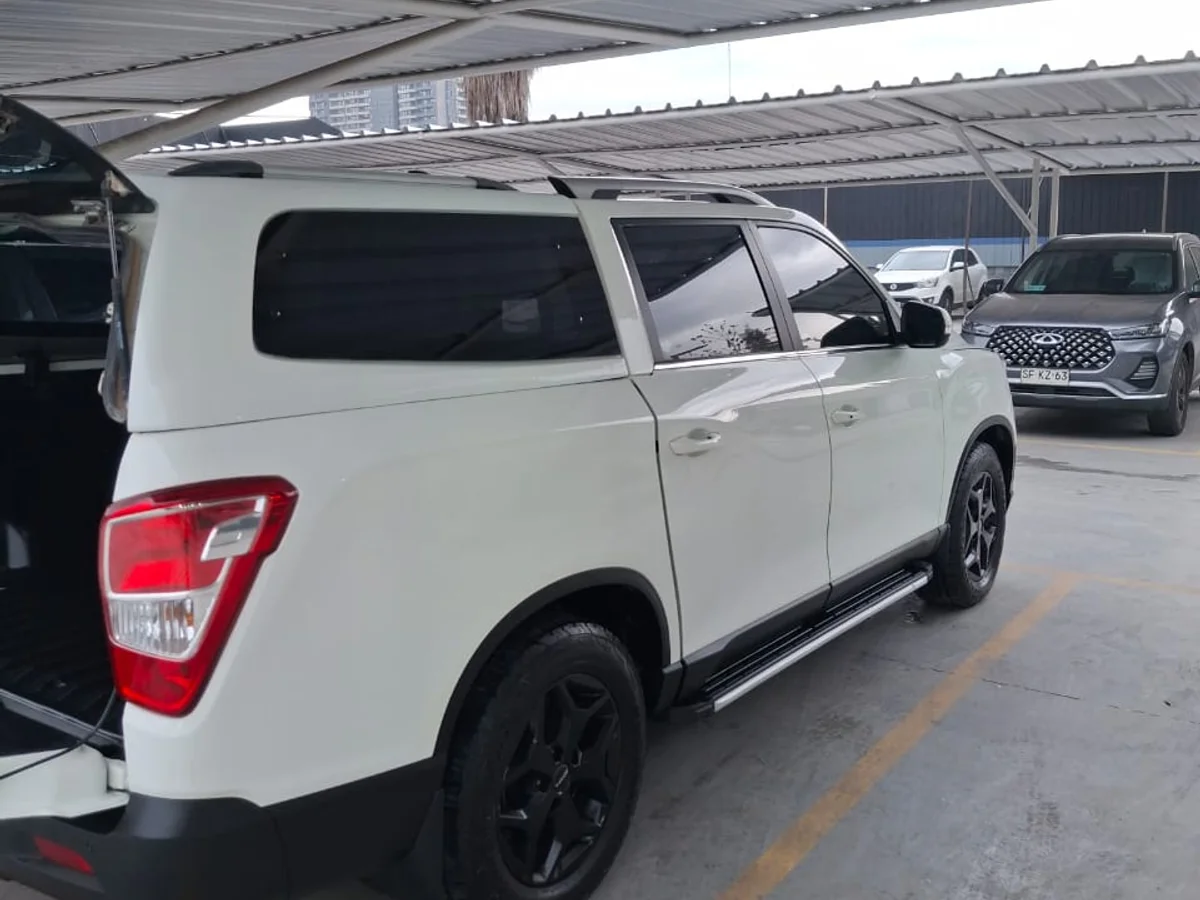 SSANGYONG Musso 2.2 TD LIMITED PLUS DIESEL 2WD AT6 2025 - Miniatura 4