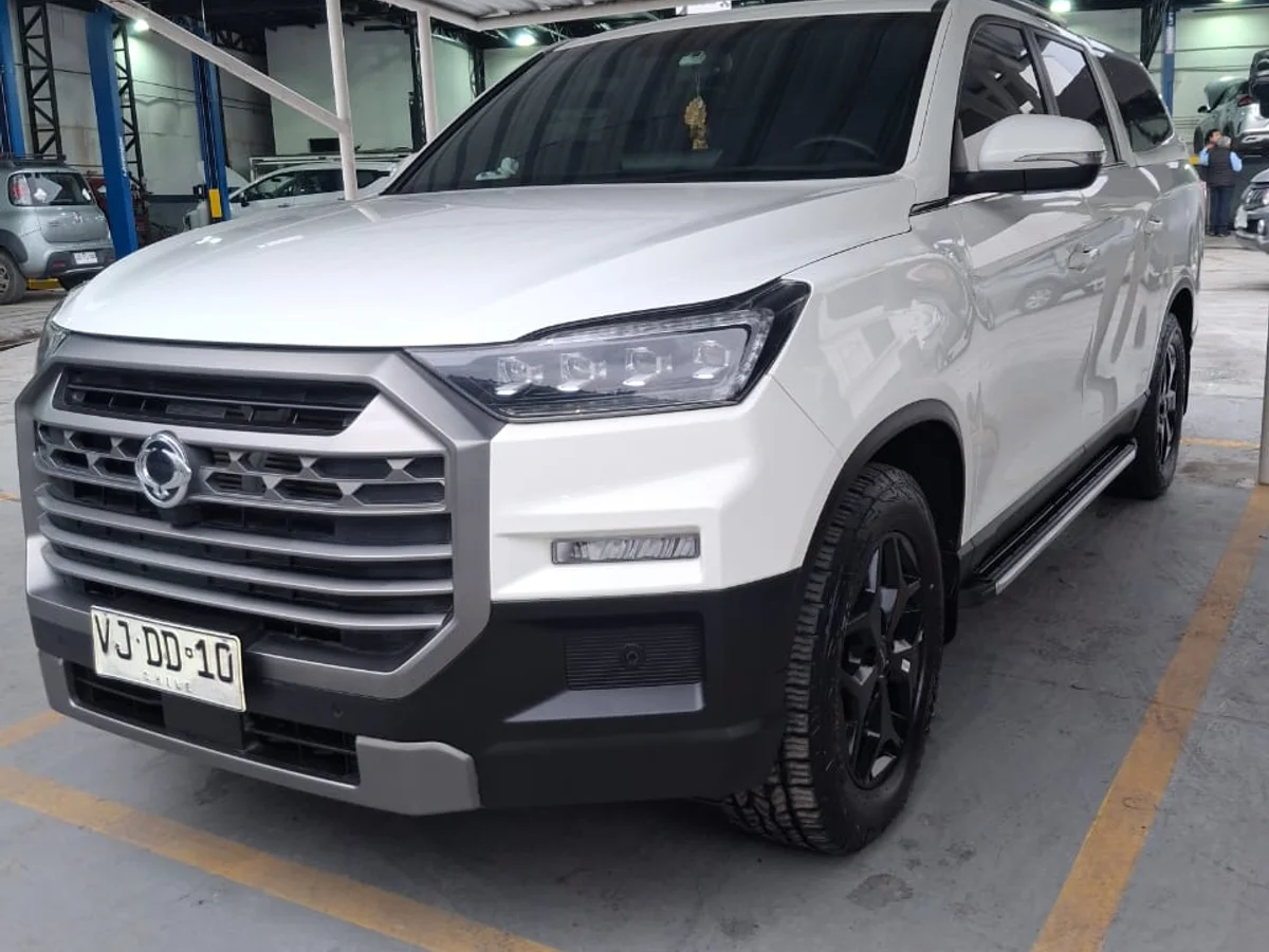 SSANGYONG Musso 2.2 TD LIMITED PLUS DIESEL 2WD AT6 2025 - Miniatura 6