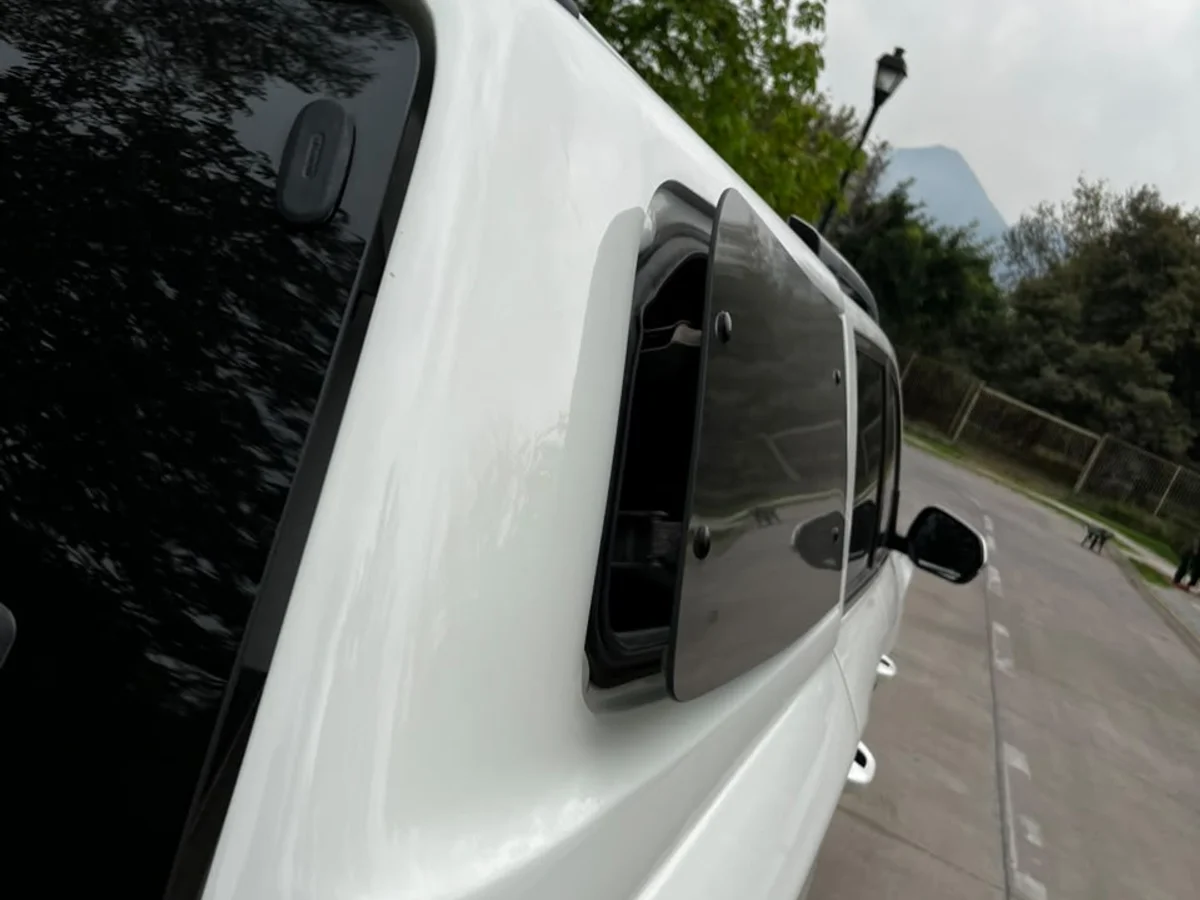 SSANGYONG Musso 2.2 TD LIMITED PLUS DIESEL 4WD AT6 2025 - Miniatura 12