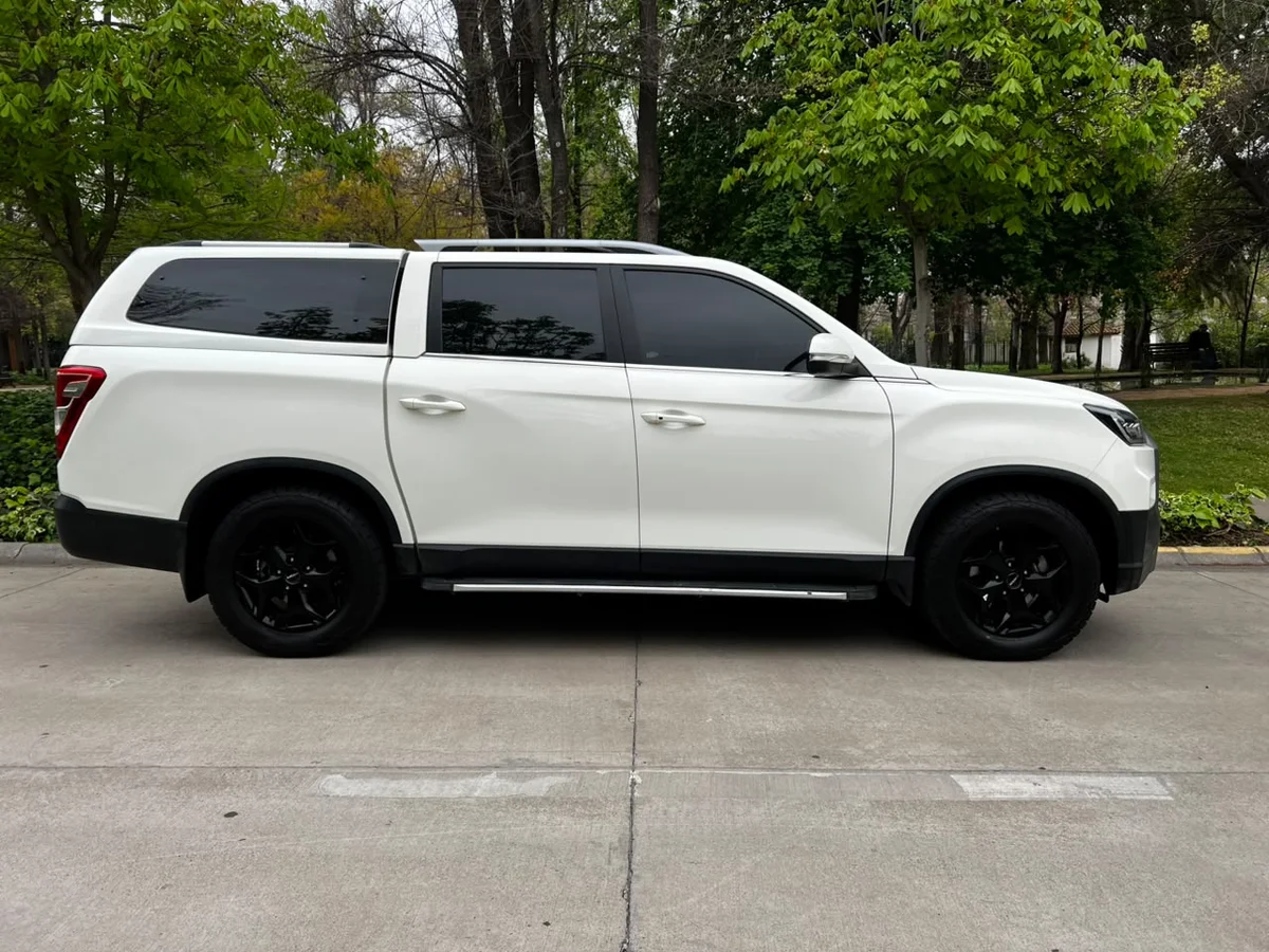 SSANGYONG Musso 2.2 TD LIMITED PLUS DIESEL 4WD AT6 2025 - Miniatura 14