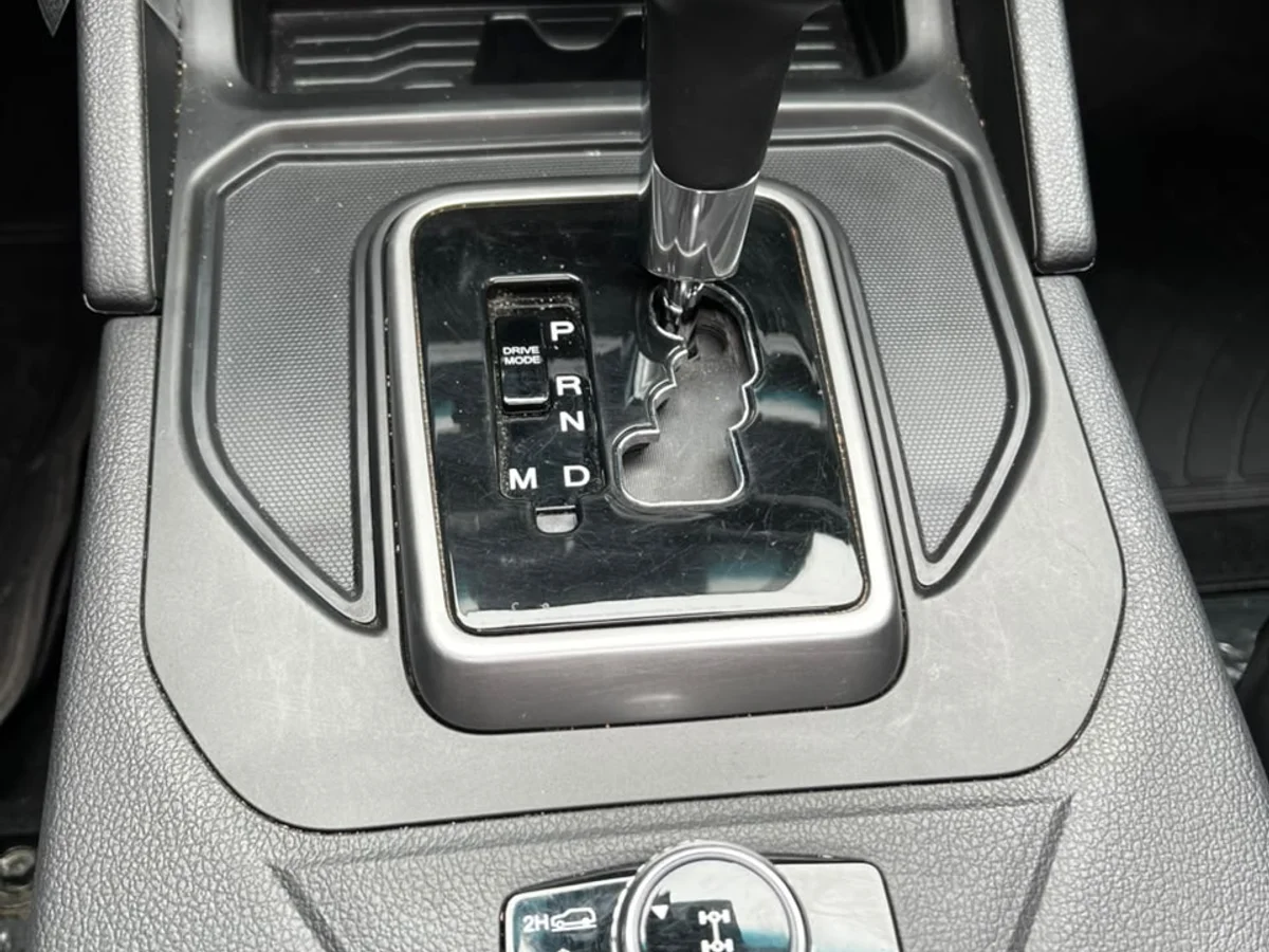 SSANGYONG Musso 2.2 TD LIMITED PLUS DIESEL 4WD AT6 2025 - Miniatura 21