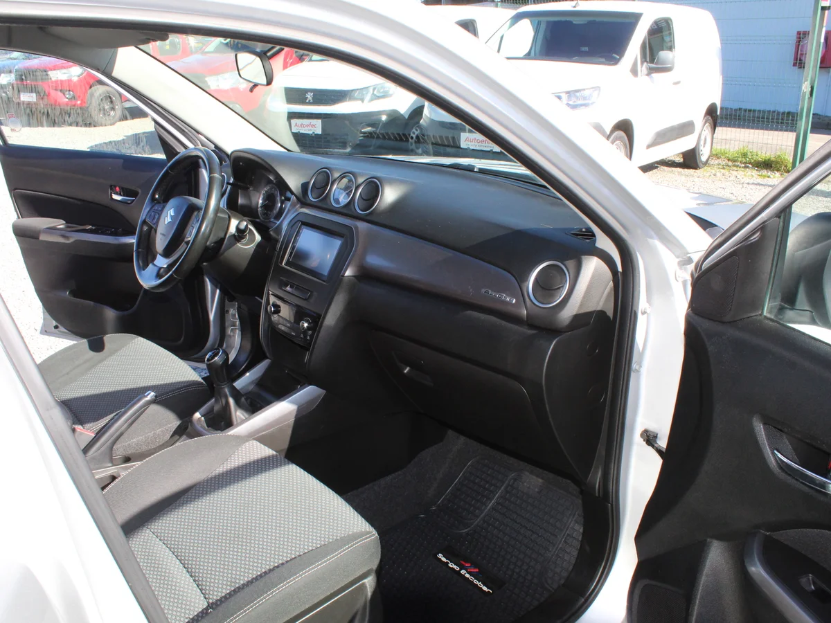 Suzuki Vitara — foto 5 de 14