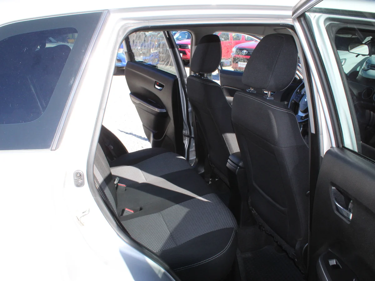 Suzuki Vitara — foto 7 de 14