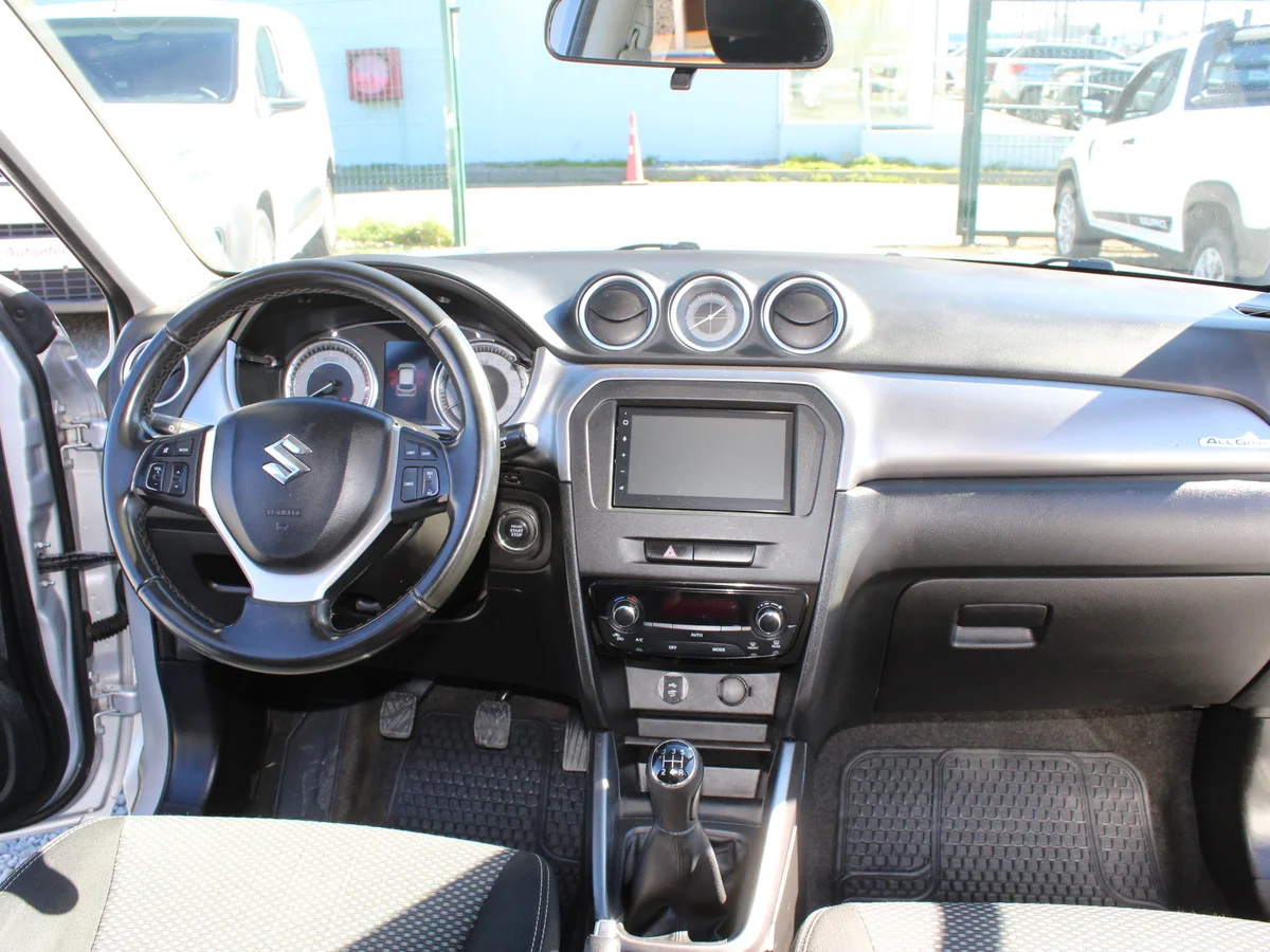 Suzuki Vitara — foto 8 de 14