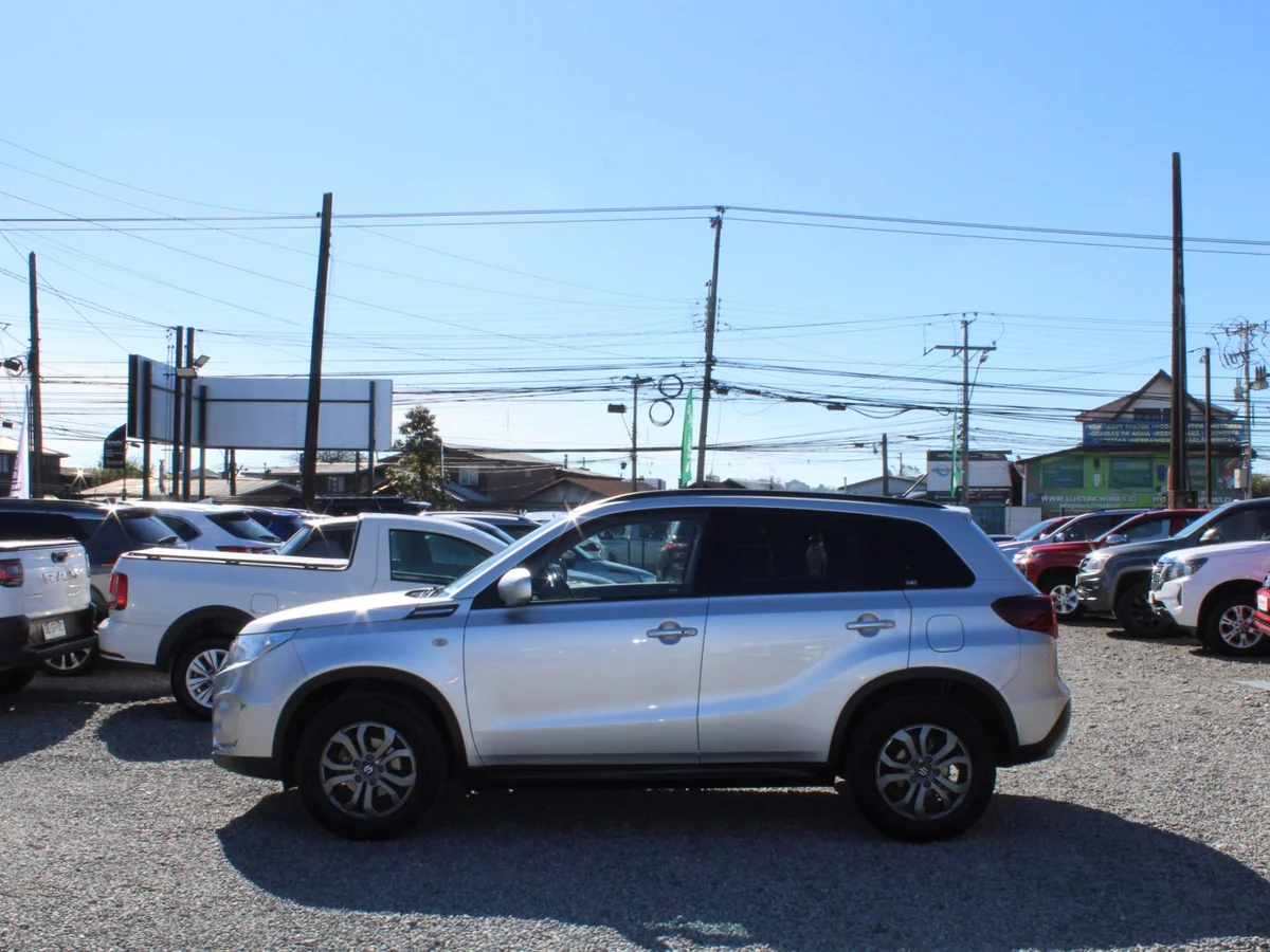 Suzuki Vitara — foto 14 de 14