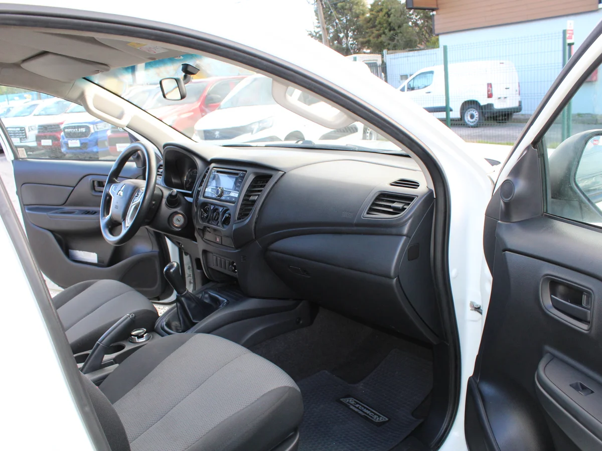 Mitsubishi L200 Katana Crt — foto 5 de 11