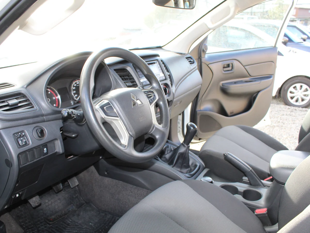 Mitsubishi L200 Katana Crt — foto 10 de 11