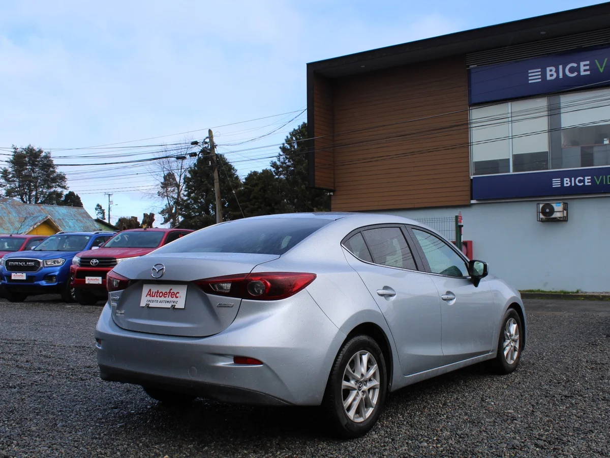 Mazda 3 — foto 8 de 12