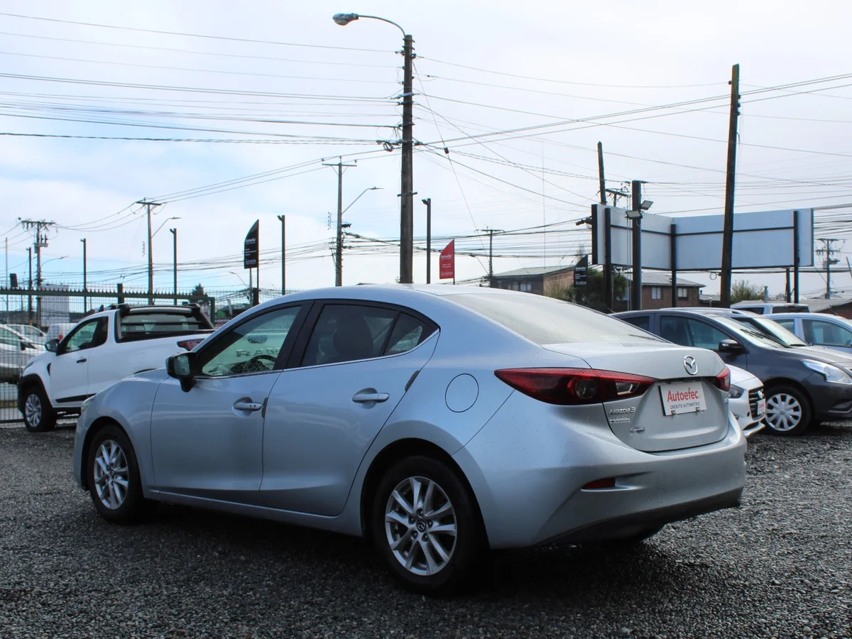 Mazda 3 — foto 9 de 12
