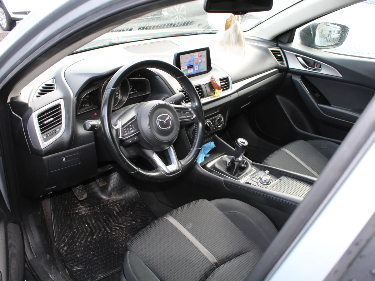 Mazda 3 — foto 10 de 12