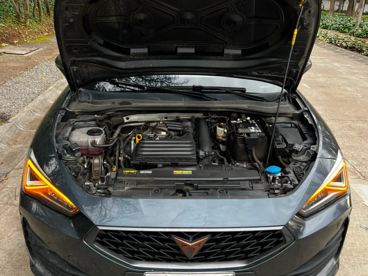 Cupra León 1.4L TSI AT DSG año 2024 - Miniatura 3