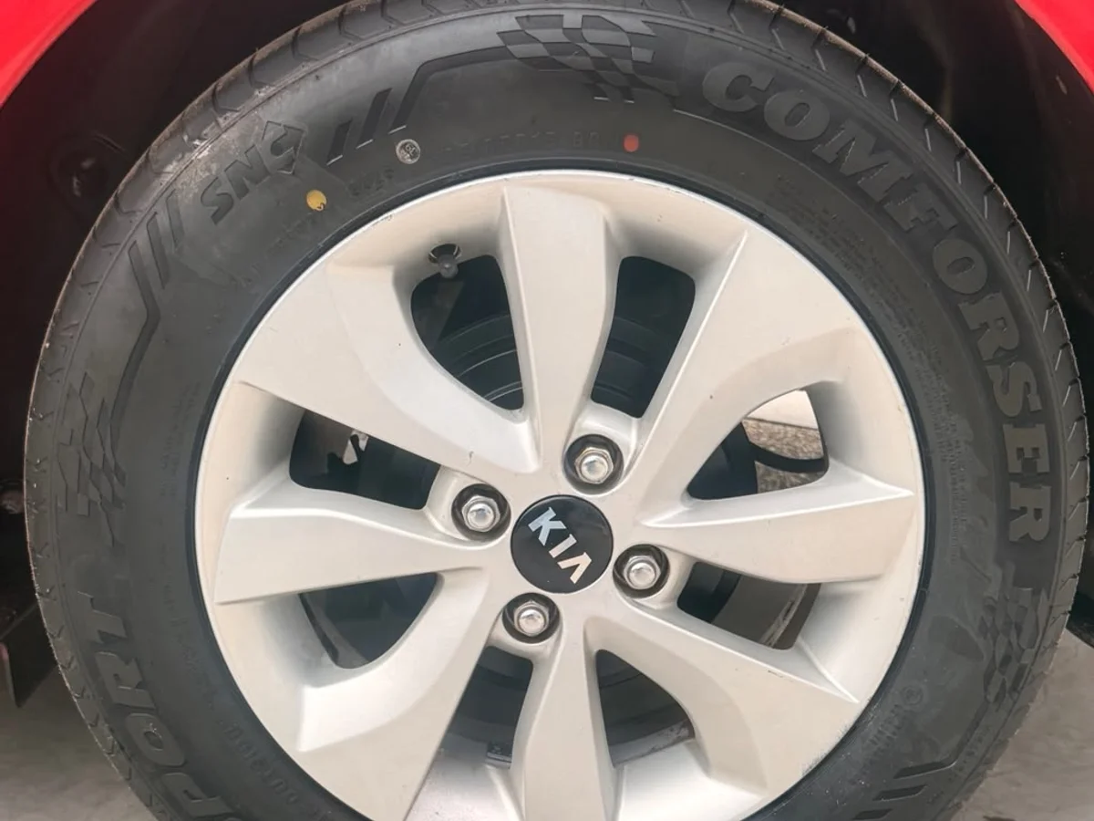 KIA Rio 4 UB EX 1.4 2014 - Miniatura 8