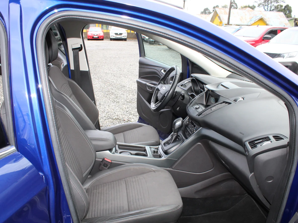 Ford Escape — foto 6 de 13