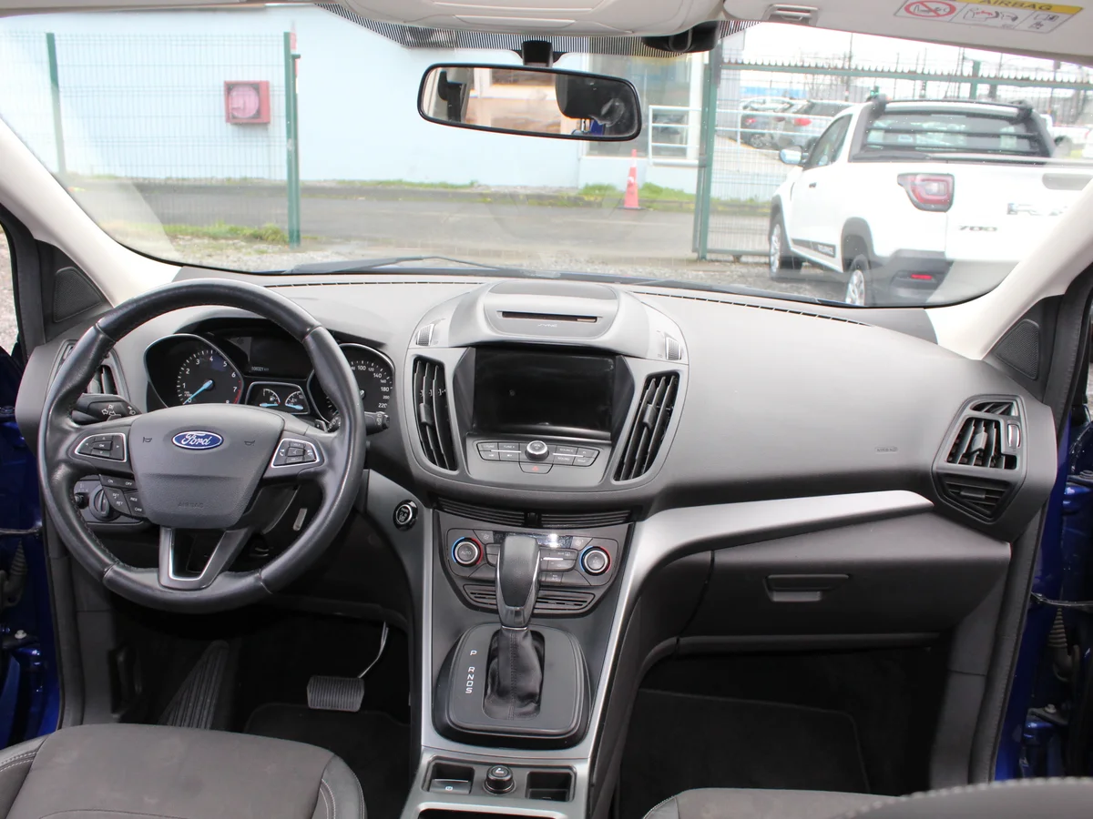 Ford Escape — foto 8 de 13
