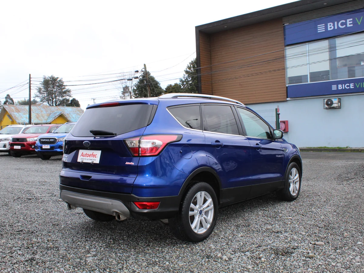 Ford Escape — foto 9 de 13