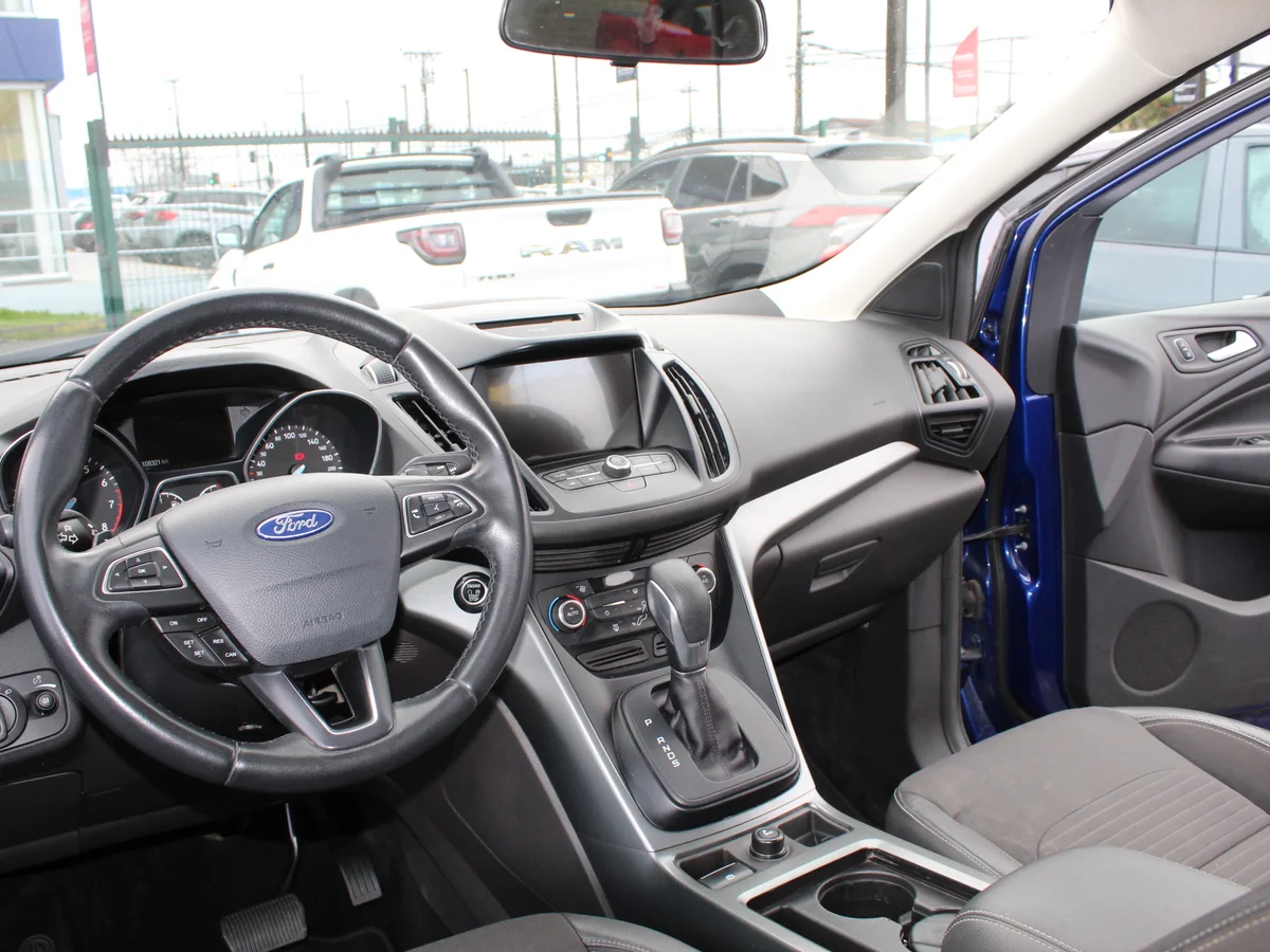 Ford Escape — foto 11 de 13