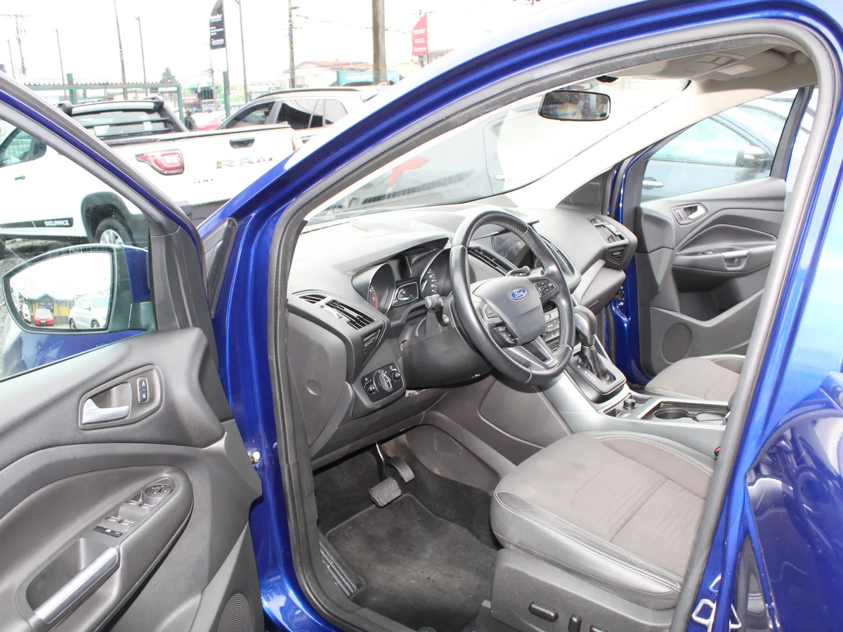 Ford Escape — foto 12 de 13