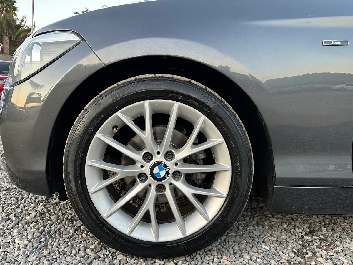 BMW 116I Sport 1.6 AUT SUNROOF 2012 - Miniatura 23