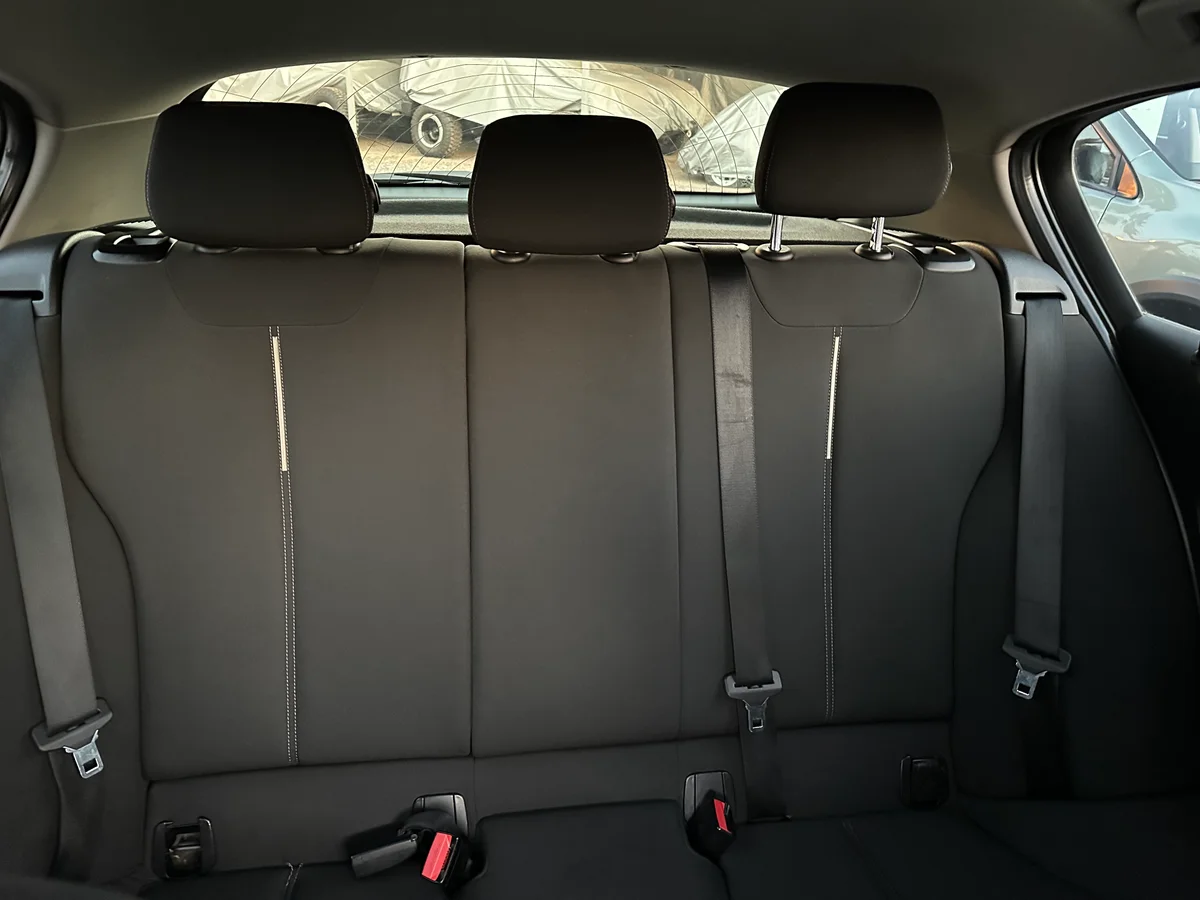 BMW 116I Sport 1.6 AUT SUNROOF 2012 - Miniatura 24
