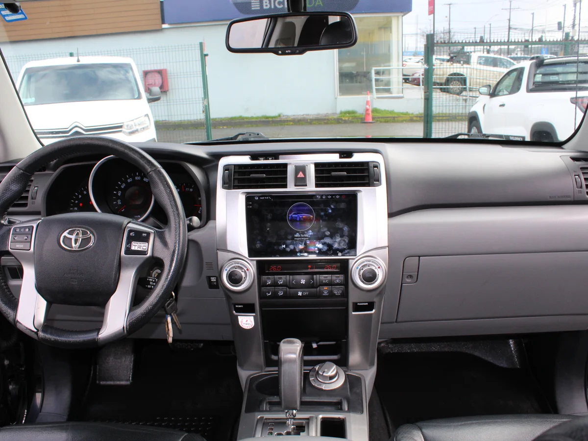 Toyota 4Runner — foto 8 de 14