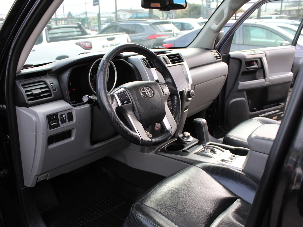 Toyota 4Runner — foto 12 de 14
