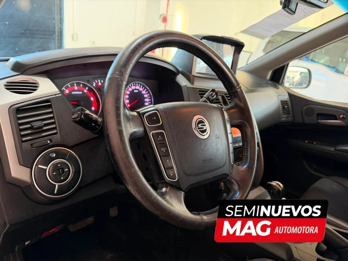 SSANGYONG Korando 2.0 E-XDI 2014 - Miniatura 9