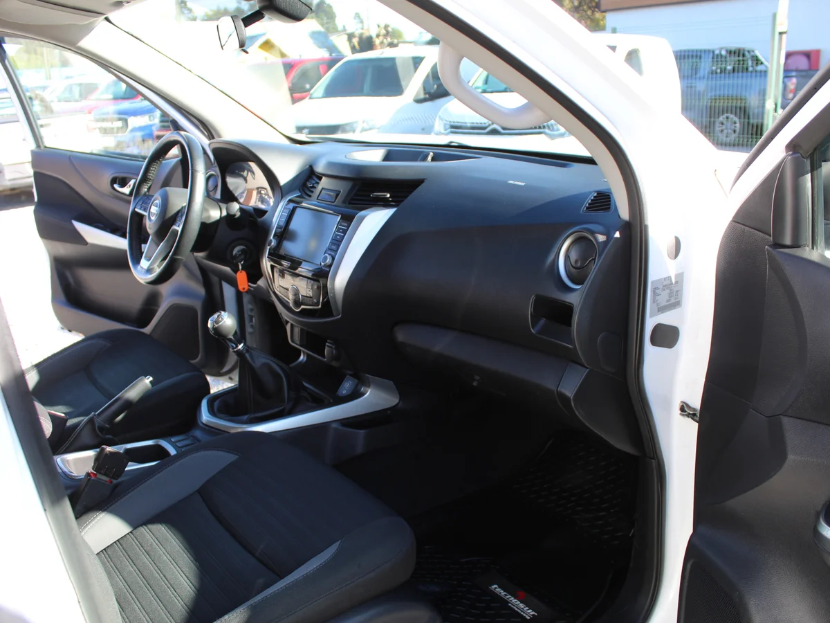Nissan Navara 2.3D — foto 5 de 14