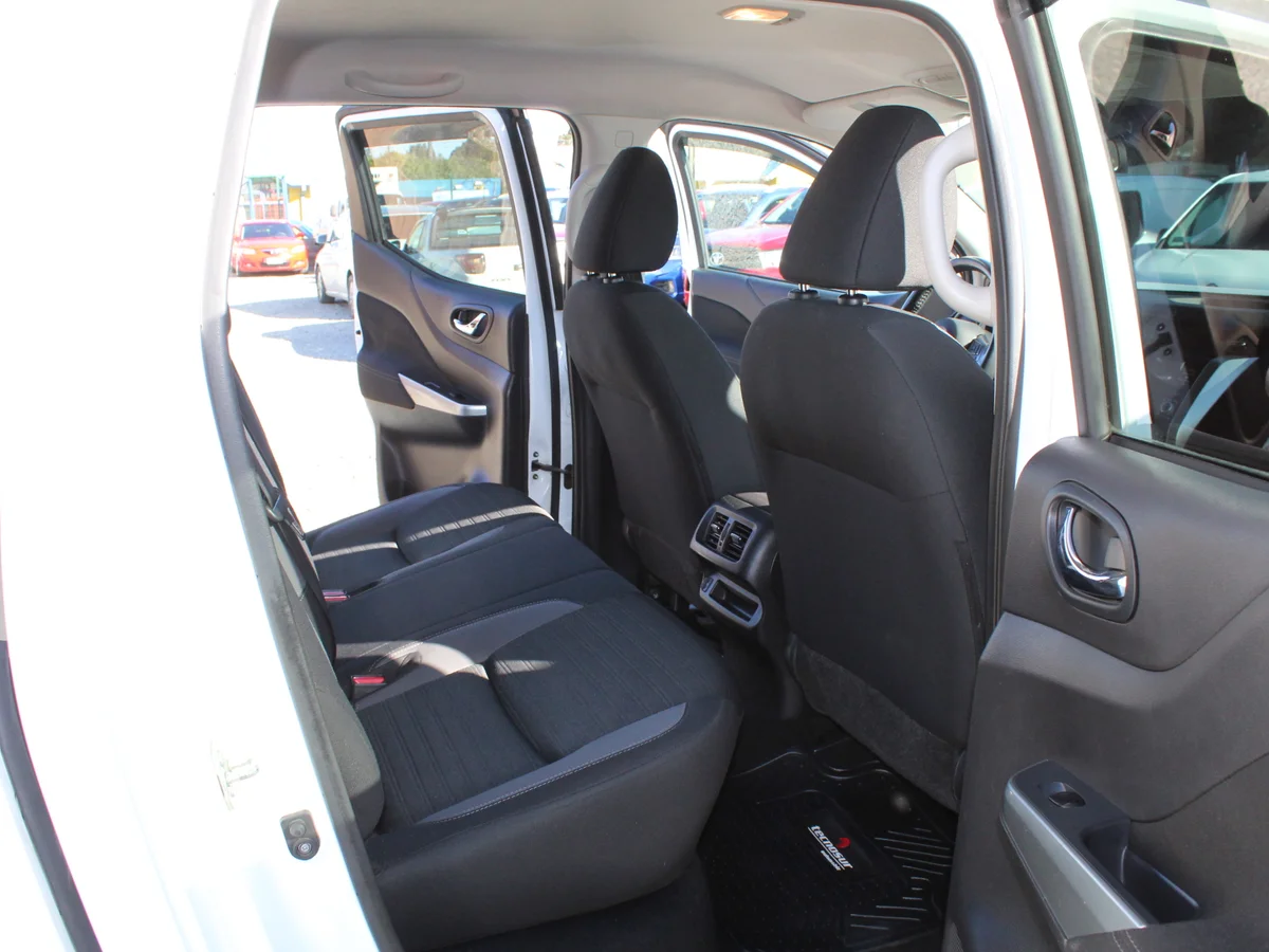 Nissan Navara 2.3D — foto 7 de 14
