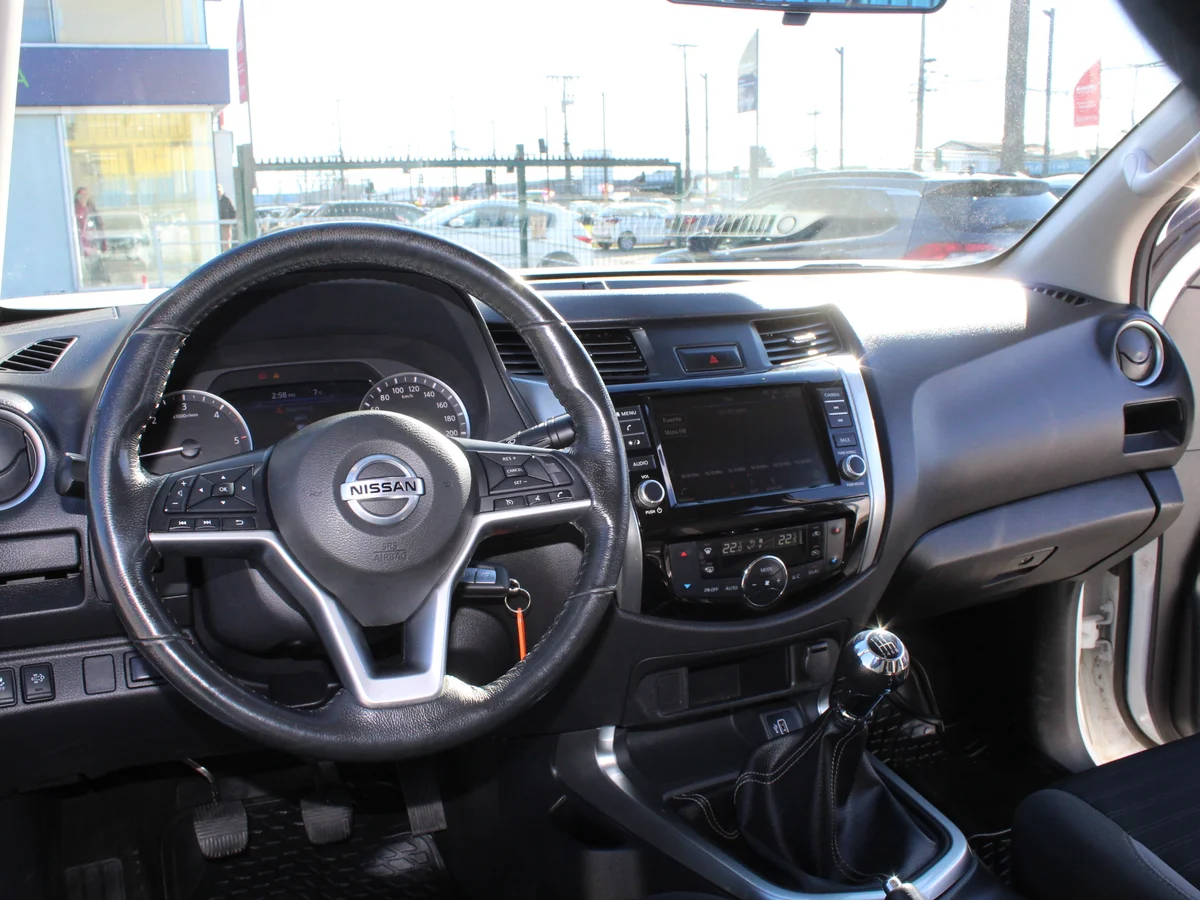 Nissan Navara 2.3D — foto 9 de 14