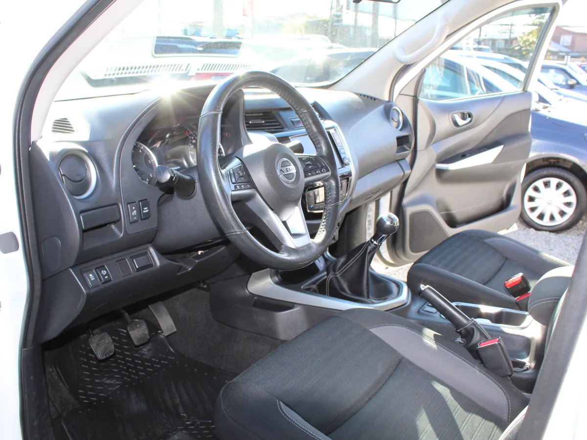 Nissan Navara 2.3D — foto 12 de 14