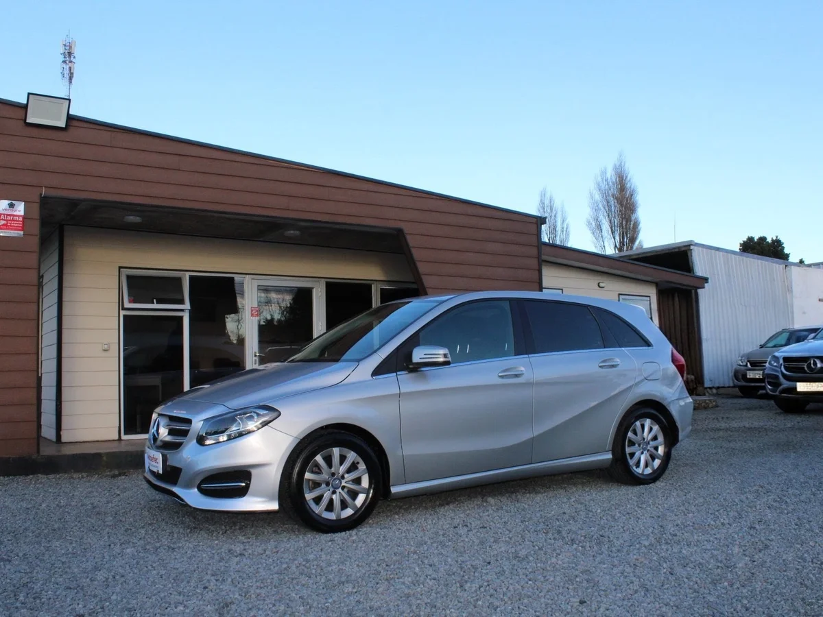 Mercedes-Benz B180