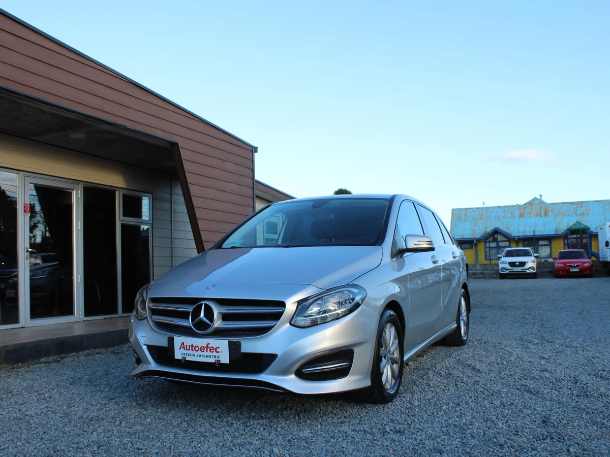 Mercedes-Benz B180 — foto 2 de 12