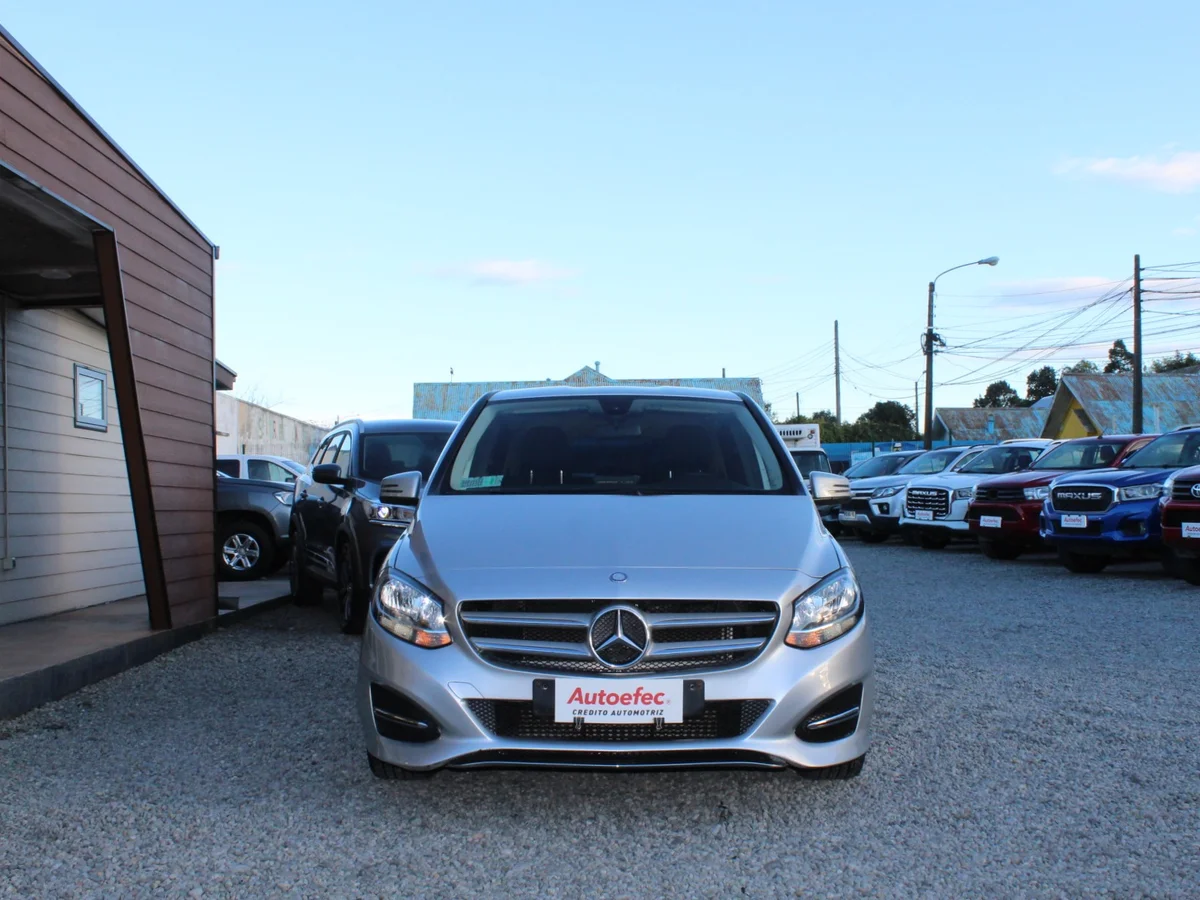 Mercedes-Benz B180 — foto 3 de 12