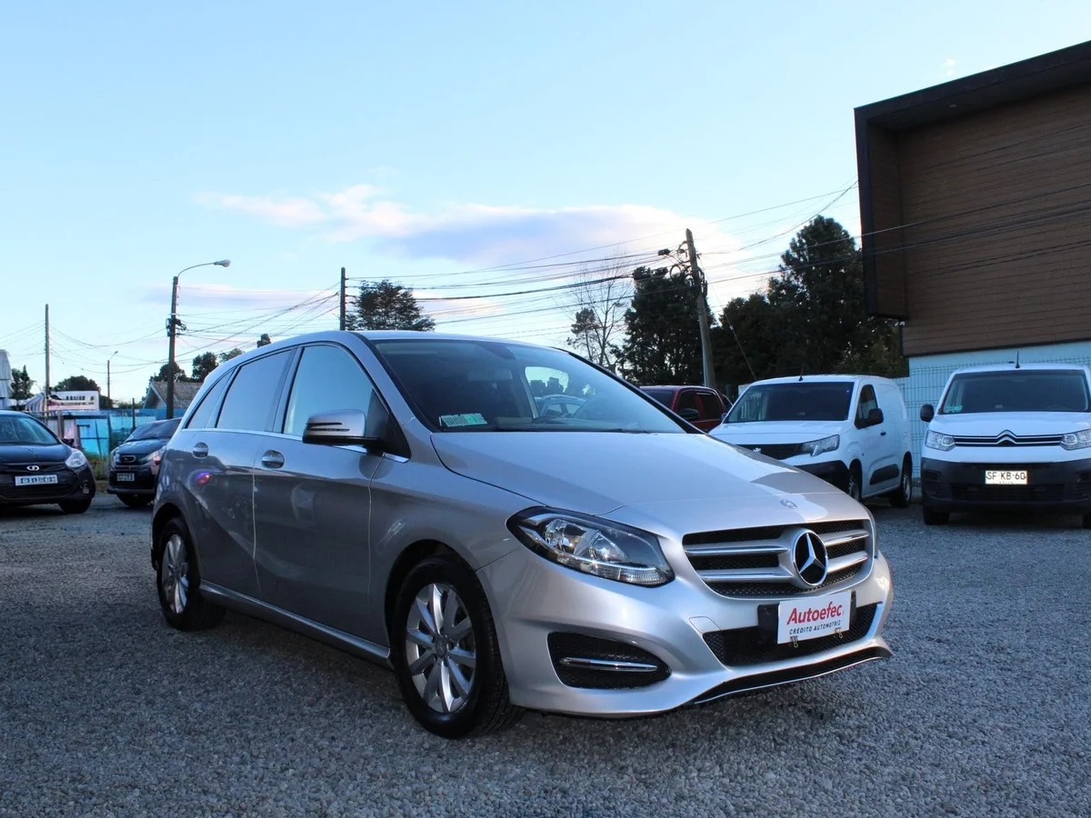 Mercedes-Benz B180 — foto 4 de 12