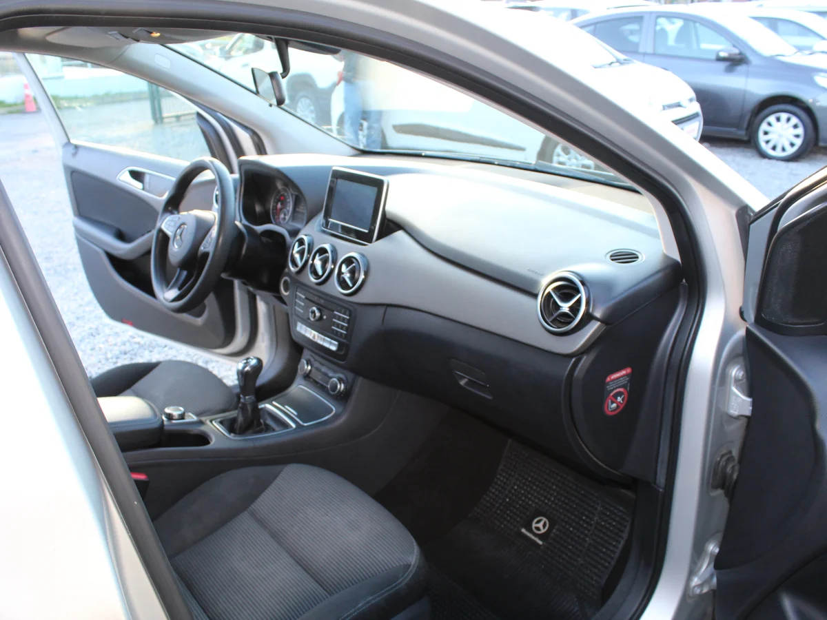 Mercedes-Benz B180 — foto 5 de 12