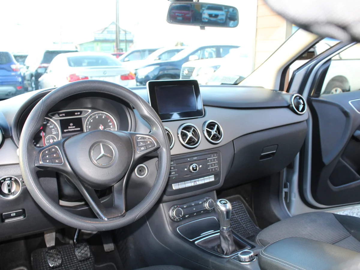 Mercedes-Benz B180 — foto 8 de 12