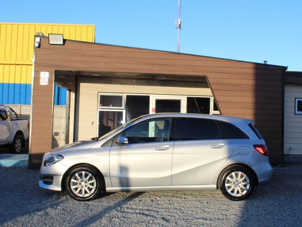 Mercedes-Benz B180 — foto 12 de 12