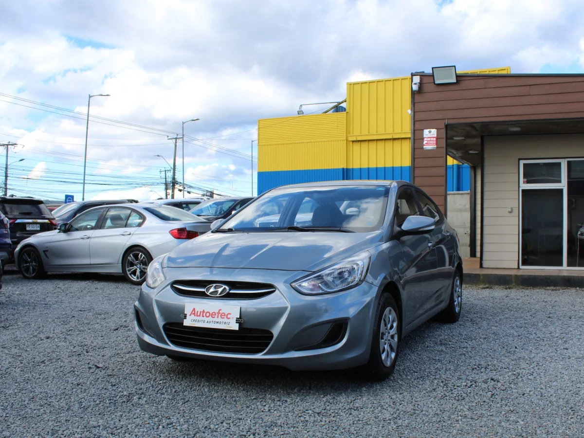 Hyundai Accent Rb — foto 2 de 10