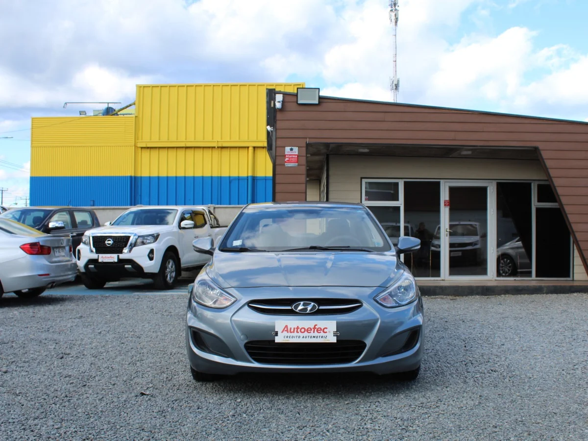 Hyundai Accent Rb — foto 3 de 10