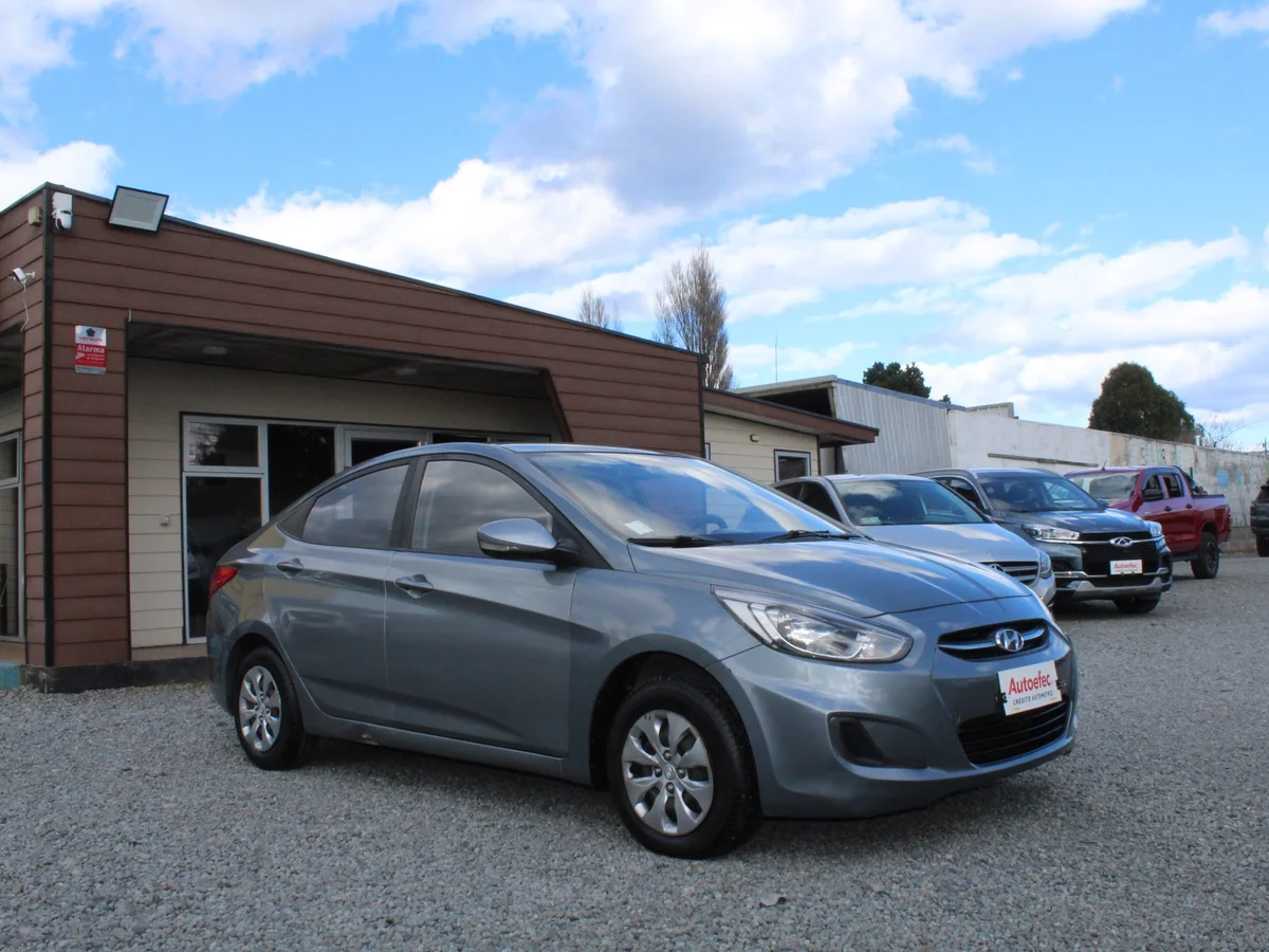 Hyundai Accent Rb — foto 4 de 10