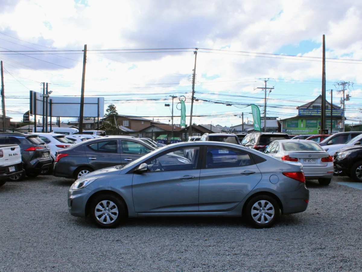 Hyundai Accent Rb — foto 10 de 10