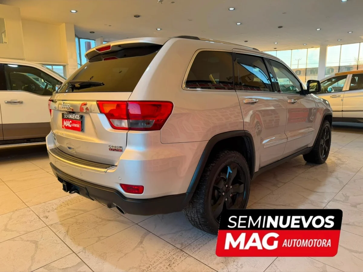 JEEP GRAND CHEROKEE OVERLAND 5.7 2012