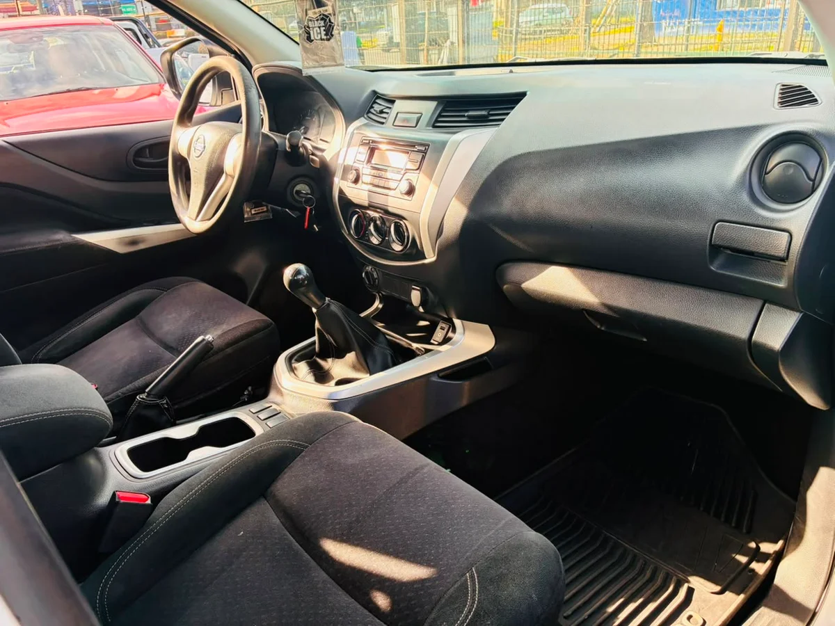 NISSAN Np300 2.3 S DIESEL 4WD CAB. SIM. MT 2P 2018 - Miniatura 11