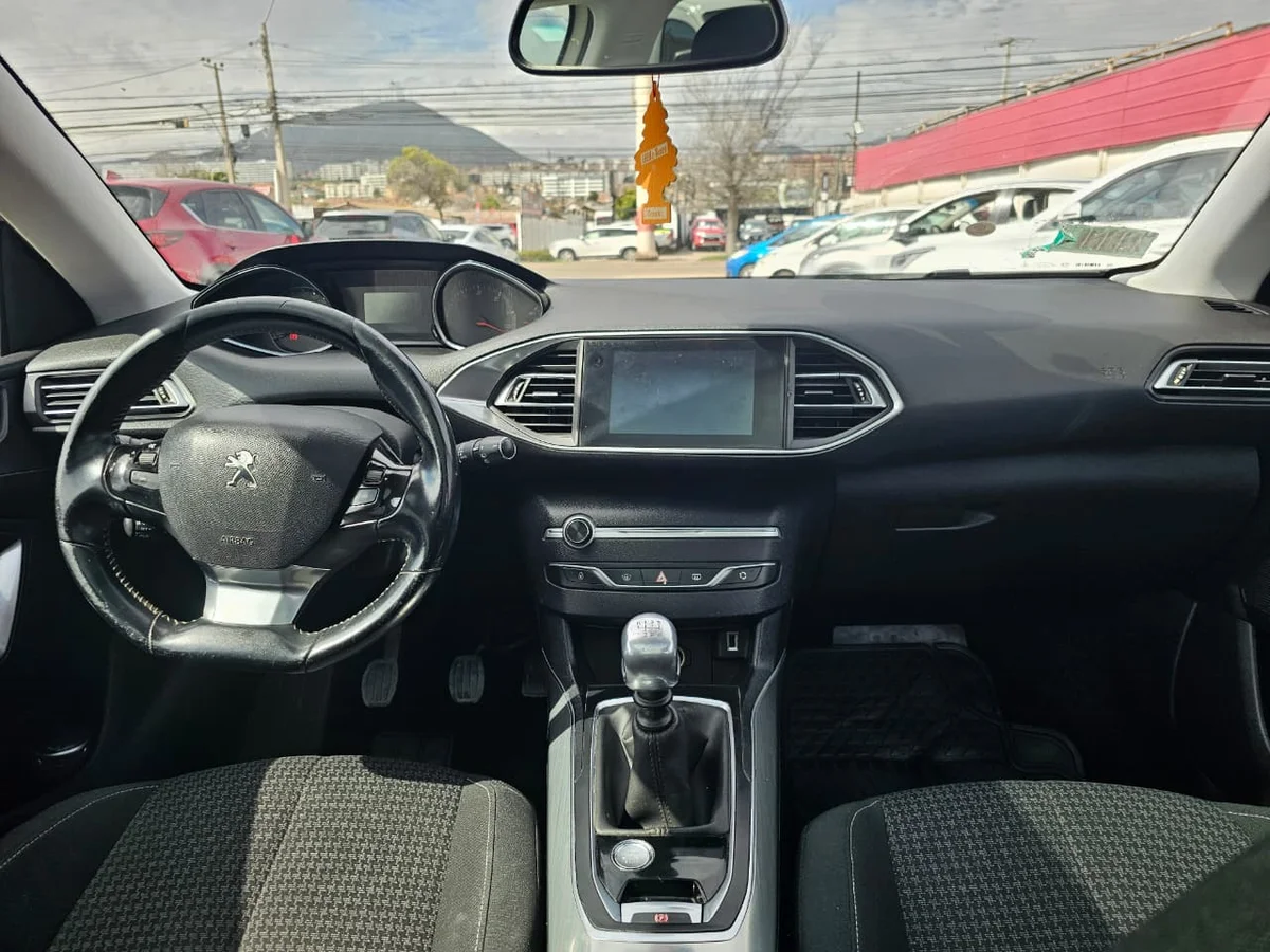 Peugeot 308 Allure — foto 8 de 11