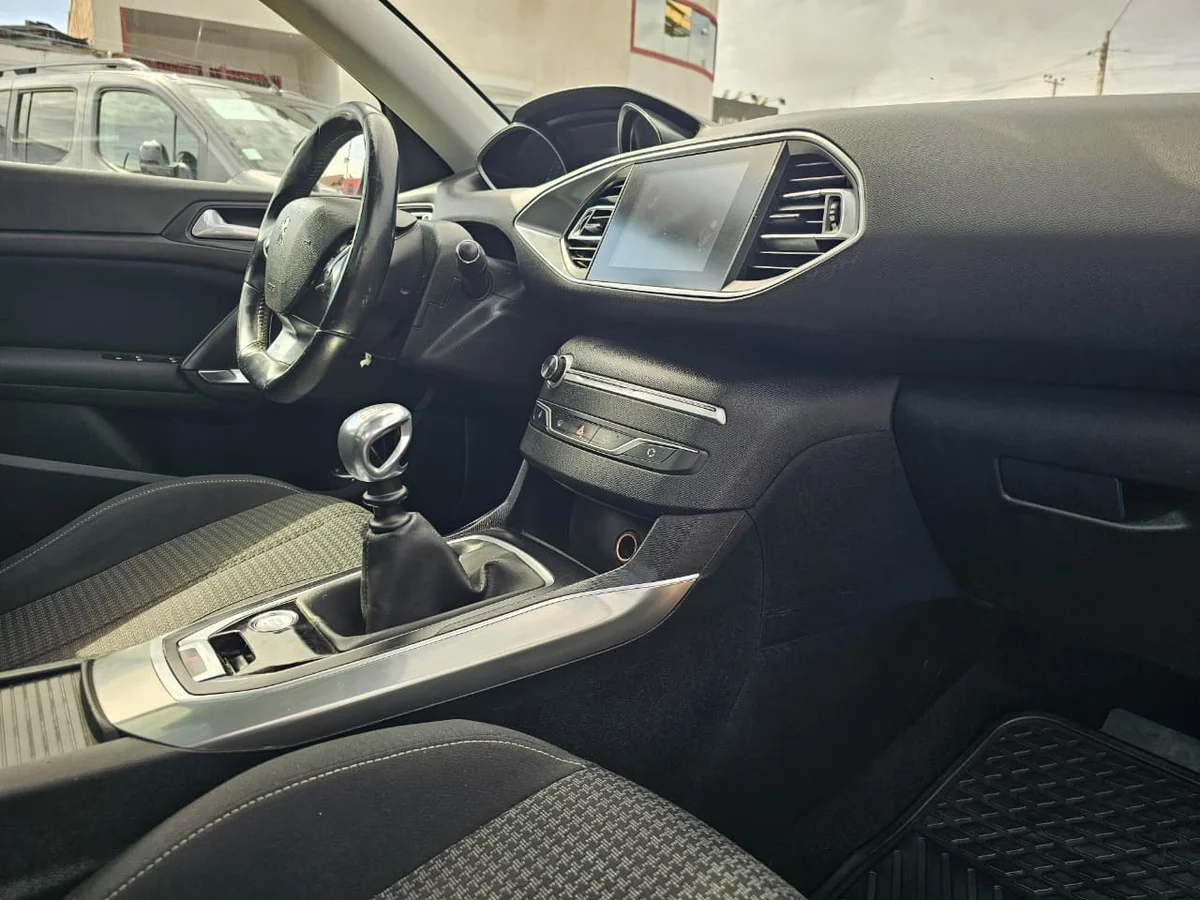 Peugeot 308 Allure — foto 9 de 11